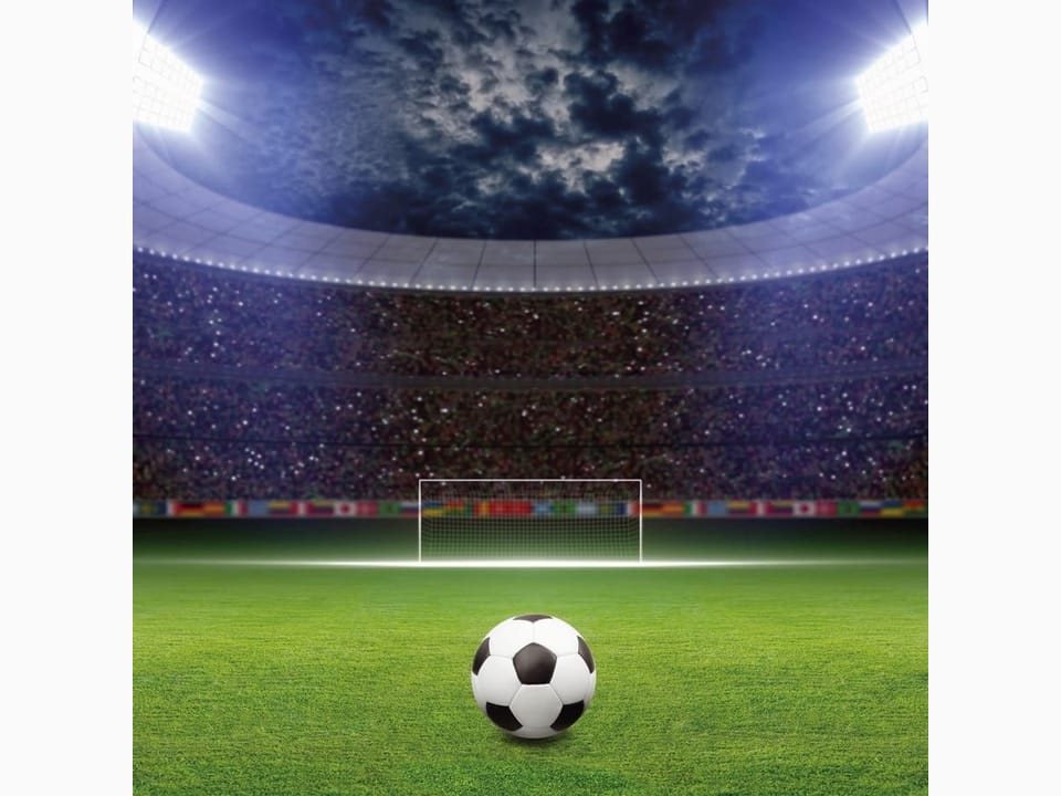 Fototapeta Piłka nożna na stadionie nocą na wymiar