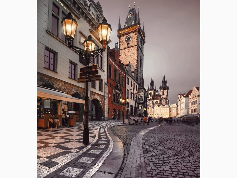 Fototapeta Zabytkowa wieża z zegarem na wymiar