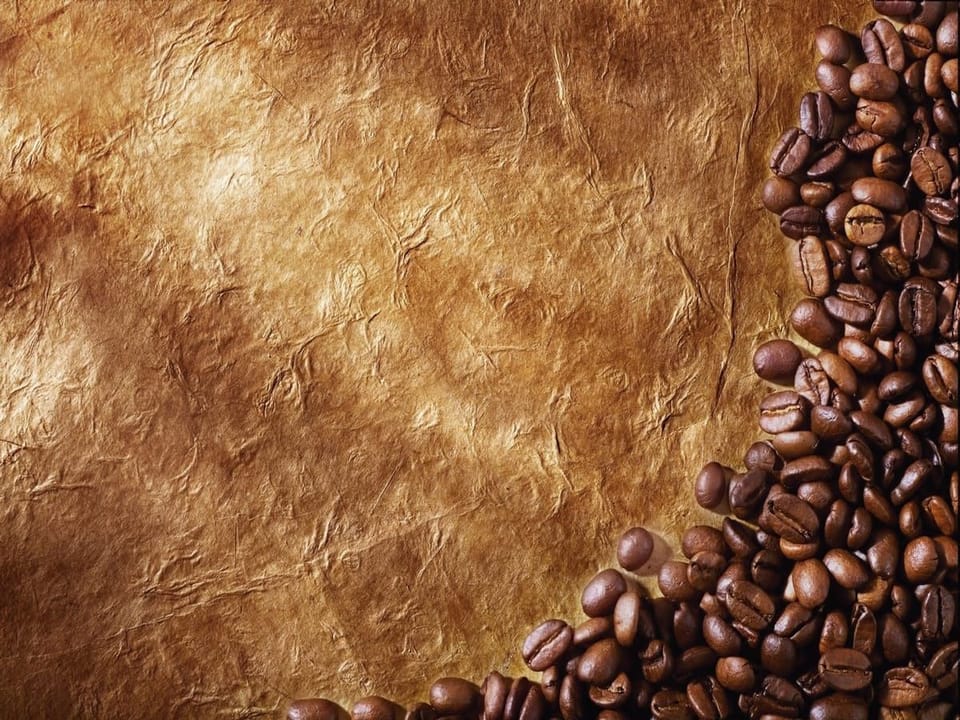 Fototapeta Ziarna kawy na złotym tle