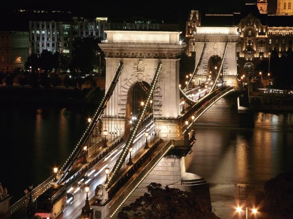 Fototapeta Most wiszący nocą nad rzeką na wymiar