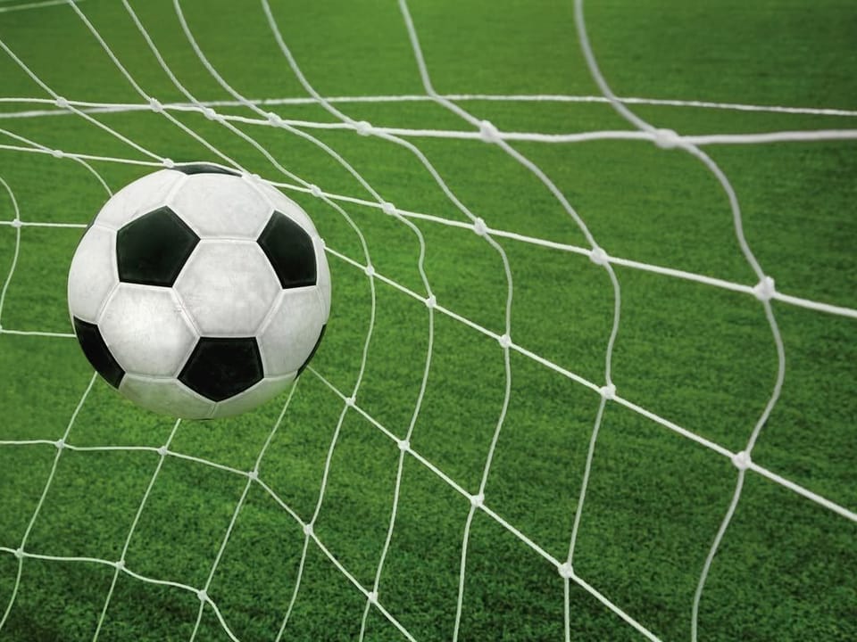 Fototapeta Piłka nożna w siatce bramki