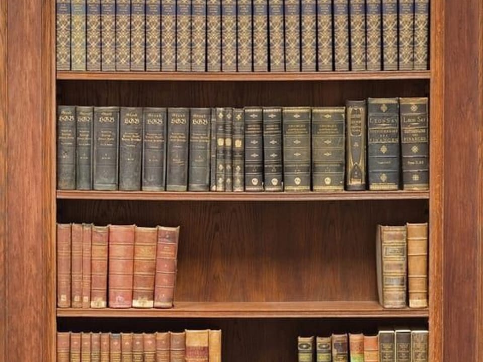 Fototapeta Drewniana biblioteczka z książkami na wymiar