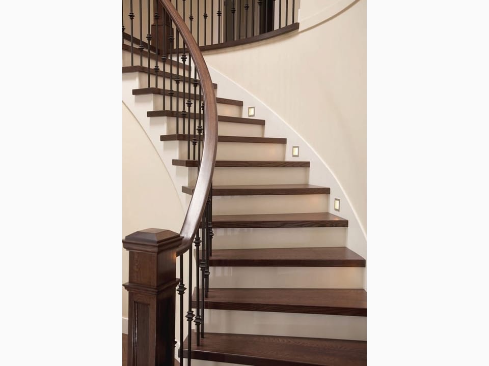 Fototapeta Eleganckie drewniane schody z poręczą