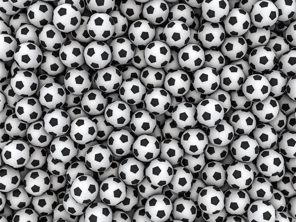 Fototapeta Stos piłek do piłki nożnej