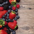 Miniatura fototapety Jagodowe owoce na drewnianym stole