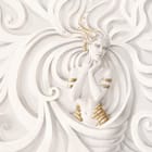 Miniatura fototapety Kobieta z długimi włosami i złotymi ozdobami