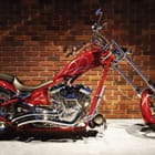 Miniatura fototapety Czerwony motocykl na tle ceglanej ściany