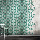 Miniatura fototapety Geometryczny wzór z zielonym tłem we wnętrzu salonu