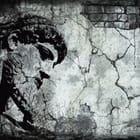 Miniatura fototapety Rzeźba na tle popękanej ściany