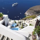 Miniatura fototapety Biała architektura nad morzem