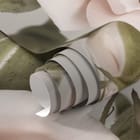 Miniatura fototapety Róże z pąkami na jasnym tle fragment #1