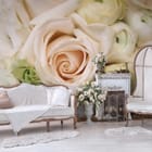 Miniatura fototapety Bukiet jasnych róż i eustom we wnętrzu salonu