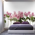 Miniatura fototapety Różowe róże na białym tle we wnętrzu sypialni