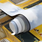 Miniatura fototapety Żółta ciężarówka na drodze - realne zdjęcie w rolce