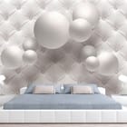 Miniatura fototapety Białe kule na pikowanym tle we wnętrzu sypialni