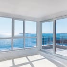 Miniatura fototapety Widok na morze przez okno