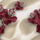 Miniatura fototapety Czerwone kwiaty z kryształami