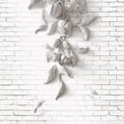 Miniatura fototapety Kwiatowy wzór na ceglanej ścianie