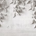 Miniatura fototapety Reliefy kwiatowe na jasnej ścianie