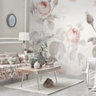 Miniatura fototapety Różowe róże na jasnym tle we wnętrzu salonu