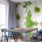 Miniatura fototapety Stokrotki z kroplami wody we wnętrzu kuchni