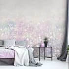 Miniatura fototapety Delikatne kwiaty polne we wnętrzu sypialni