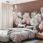 Miniatura fototapety Bukiet białych piwonii na ciemnym tle we wnętrzu sypialni