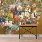 Miniatura fototapety Bukiet kwiatów w ozdobnym wazonie we wnętrzu przedpokoju