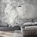 Miniatura fototapety Gęste liście i pnącza w szarości we wnętrzu sypialni