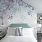 Miniatura fototapety Gałęzie z Fioletowymi Kwiatami we wnętrzu sypialni