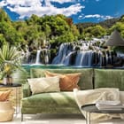 Miniatura fototapety Wodospad wśród zieleni we wnętrzu salonu