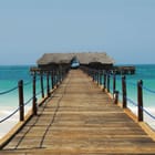 Miniatura fototapety Drewniane molo do chaty na wodzie