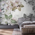 Miniatura fototapety Kolorowe kwiaty z liśćmi we wnętrzu sypialni