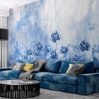 Miniatura fototapety Niebieskie kwiaty na akwarelowym tle we wnętrzu salonu