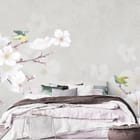 Miniatura fototapety Gałęzie Sakury z Białymi Kwiatami we wnętrzu sypialni