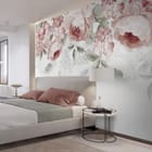 Miniatura fototapety Kwiaty w odcieniach różu i bieli we wnętrzu sypialni