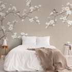 Miniatura fototapety Gałązki magnolii z ptakami we wnętrzu sypialni