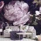 Miniatura fototapety Bukiet jasnofioletowych piwonii we wnętrzu salonu