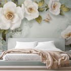 Miniatura fototapety Białe róże z zielonymi liśćmi we wnętrzu sypialni