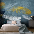 Miniatura fototapety Kolorowe pióra na niebieskim tle we wnętrzu sypialni