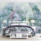 Miniatura fototapety Kolorowe liście tropikalne we wnętrzu sypialni