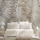 Miniatura fototapety Liście paproci na szarym tle we wnętrzu sypialni