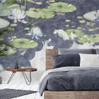 Miniatura fototapety Lilie wodne na ciemnoniebieskim tle we wnętrzu sypialni