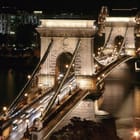 Miniatura fototapety Most wiszący nocą nad rzeką