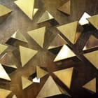 Miniatura fototapety Złote 3D piramidy na ciemnym tle