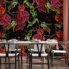 Miniatura fototapety Granaty i kwiaty na gałęziach we wnętrzu kuchni