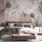 Miniatura fototapety Pastelowe kwiaty na rozmytym tle we wnętrzu sypialni