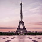 Miniatura fototapety Wieża Eiffla na tle nieba