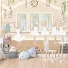 Miniatura fototapety Króliczki baletnice w sali tanecznej we wnętrzu pokoju dziecka