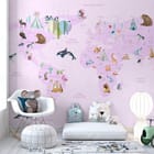 Miniatura fototapety Mapa świata z ilustracjami zwierząt we wnętrzu pokoju dziecka